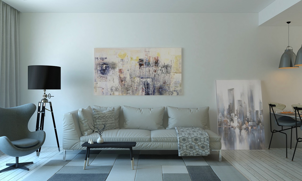 Pastelgroene muur met witte plank en decoraties. Pastelgroene muur met witte plank en decoraties.